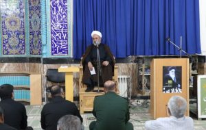 نسل جدید با ابعاد شخصیت امام(ره) آشنا شود